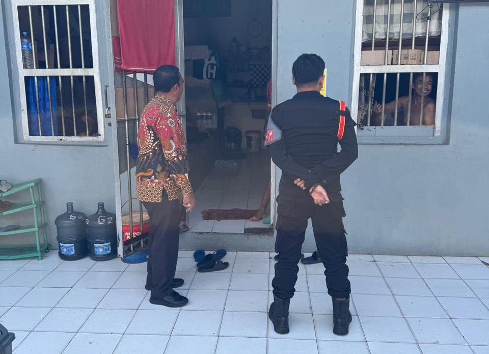 M. Kuderi Pimpin Patroli Hunian, Lapas Narkotika Karang Intan Pastikan Keamanan Tetap Kondusif