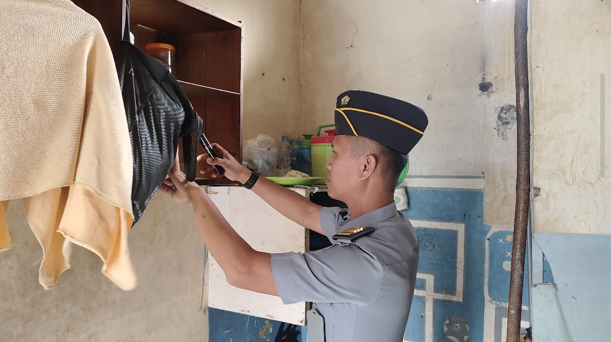Lapas Narkotika Karang Intan Gelar Rapat Tindak Lanjut Arahan Dirjenpas Dan Laksanakan Penggeledahan Rutin Blok Hunian