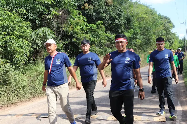 Tumbuhkan Semangat Nasionalisme, Kalapas Narkotika Karang Intan Pimpin Jalan Santai Sambut HUT RI ke-80