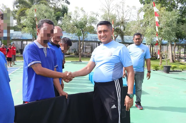 Lapas Narkotika Karang Intan Serahkan Bantuan Matras untuk Warga Binaan